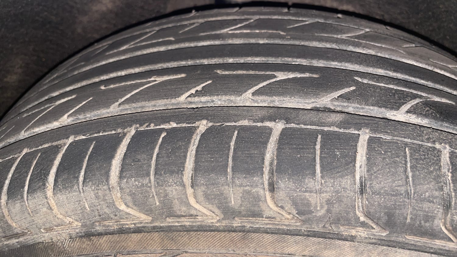 Used 2013 Ford EcoSport Titanium 1.5 Ti-VCT Petrol Manual tyres RIGHT REAR TYRE TREAD VIEW