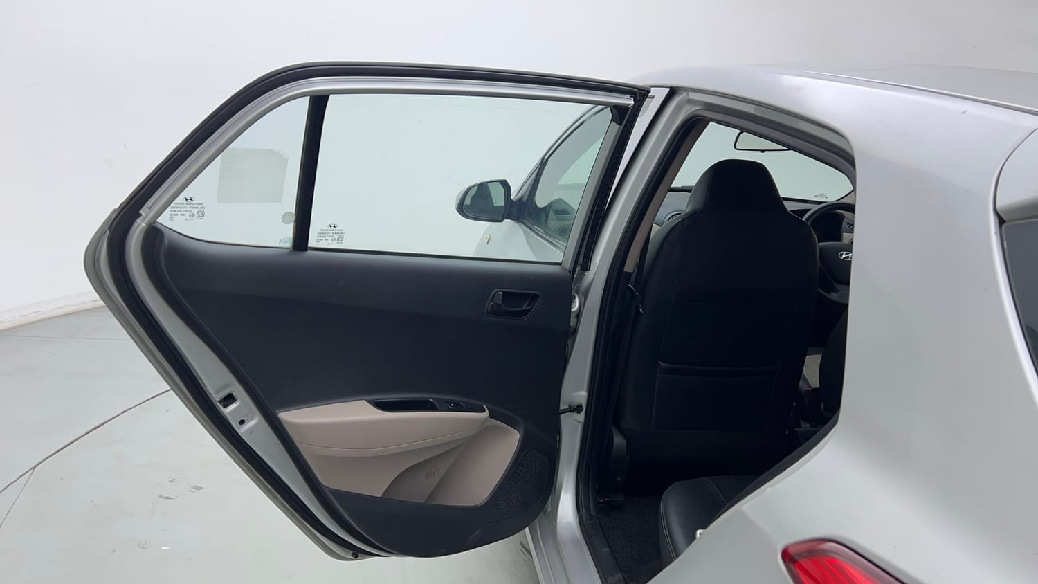 Used 2018 Hyundai Grand i10 Magna 1.2 Kappa VTVT Petrol Manual interior LEFT REAR DOOR OPEN VIEW