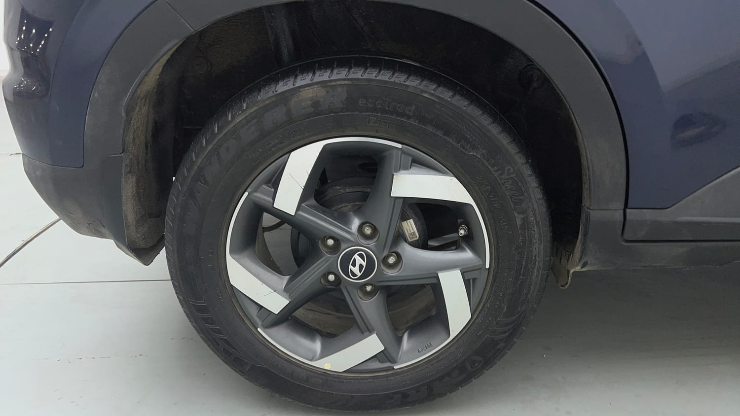 Used 2020 Hyundai Venue SX Plus 1.0 Turbo DCT Petrol Automatic tyres RIGHT REAR TYRE RIM VIEW