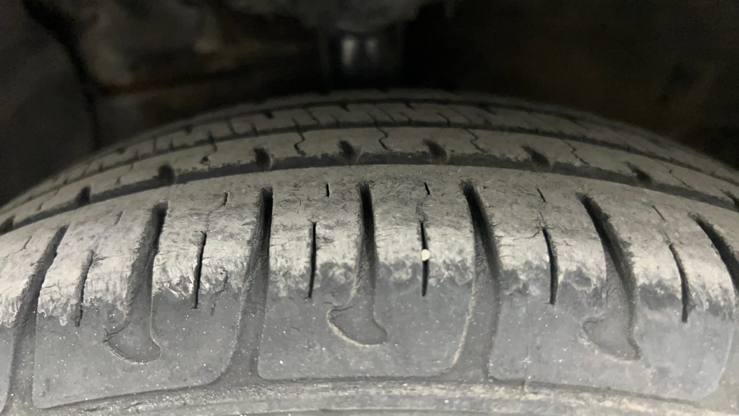 Used 2014 Hyundai Grand i10 Asta AT 1.2 Kappa VTVT Petrol Automatic tyres LEFT FRONT TYRE TREAD VIEW