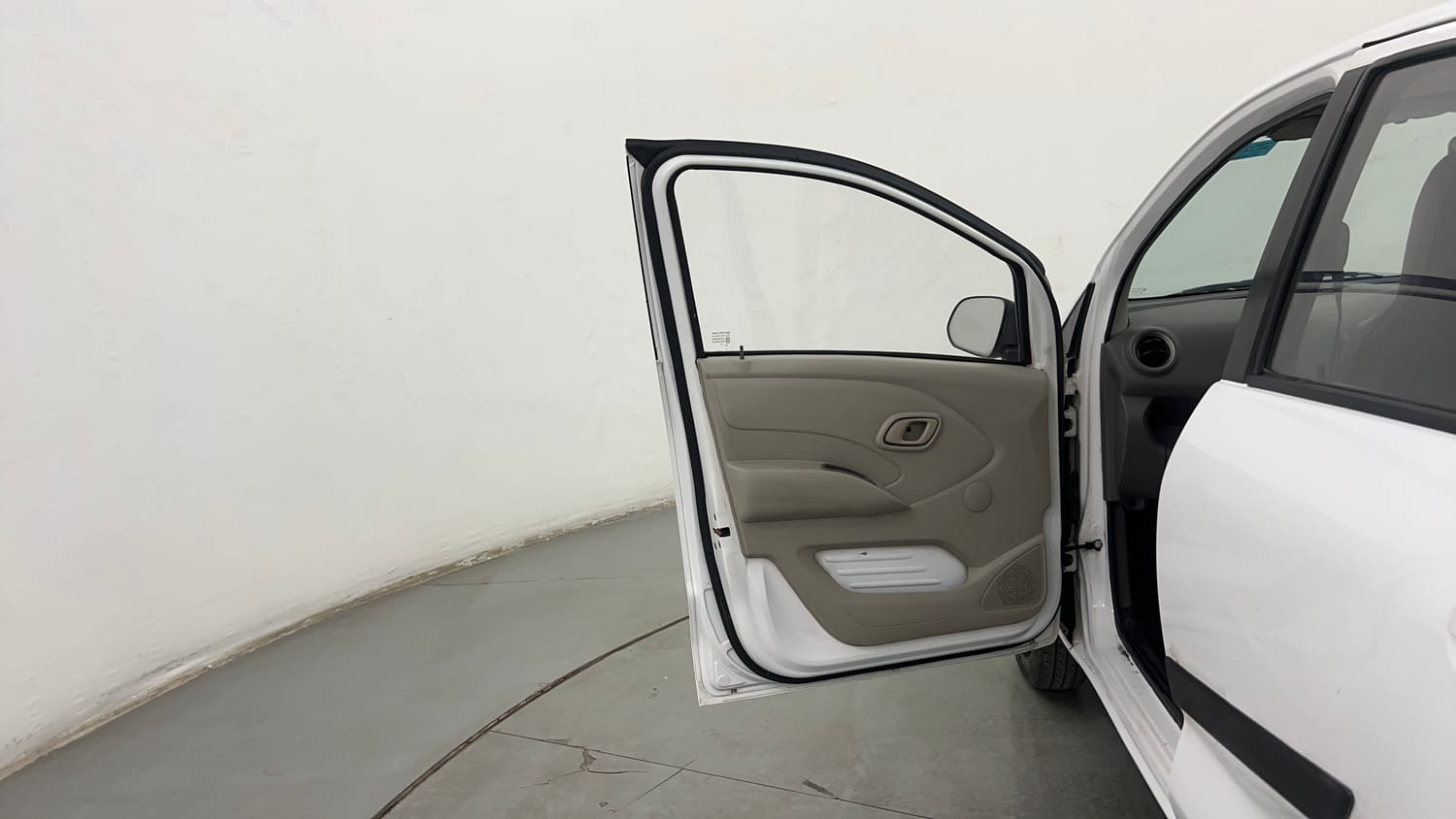 Used 2016 Datsun Redi-GO T (O) Petrol Manual interior LEFT FRONT DOOR OPEN VIEW