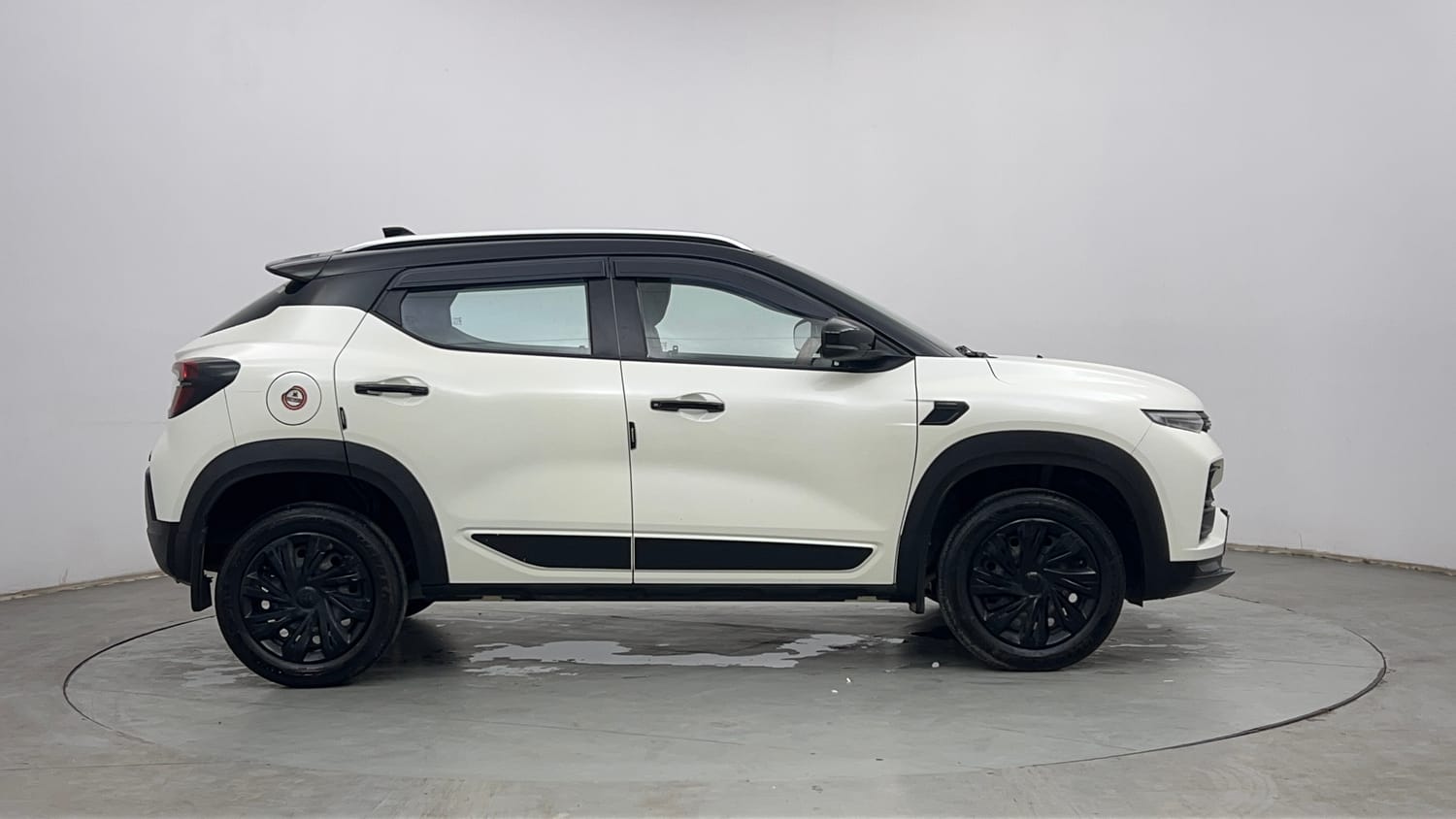 Used 2024 Renault Kiger RXL Petrol Manual exterior RIGHT SIDE VIEW