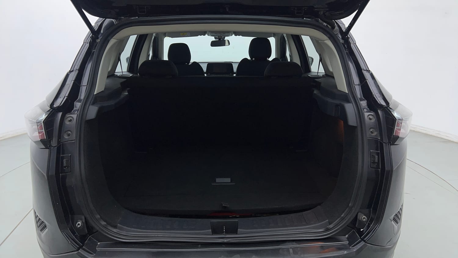 Used 2022 Tata Harrier XTA Plus Dark Edition Diesel Automatic interior DICKY INSIDE VIEW