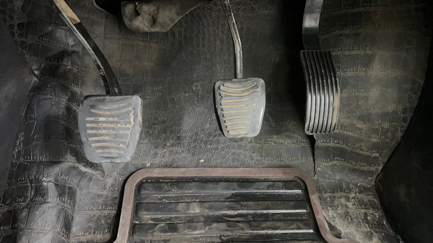 Used 2019 Mahindra XUV500 W9 Diesel Manual interior PEDALS VIEW