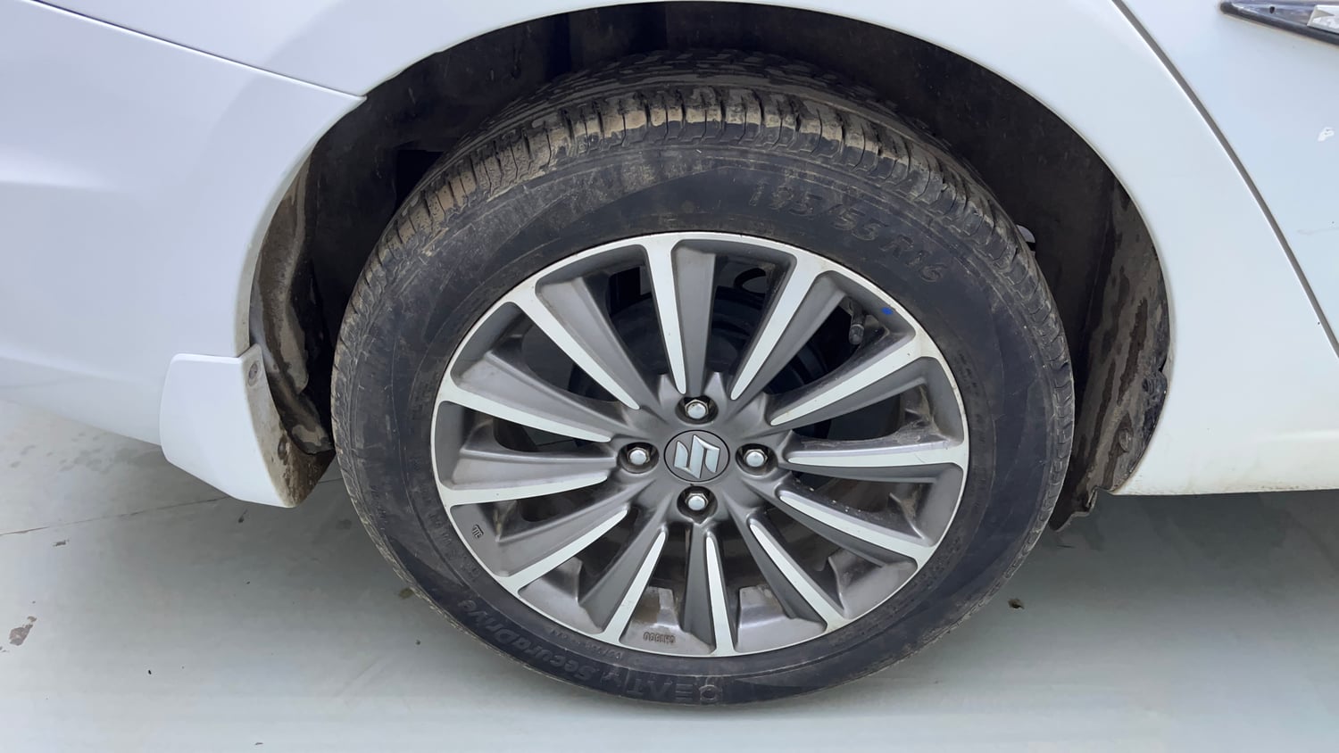 Used 2019 Maruti Suzuki Ciaz Alpha Hybrid 1.5 Petrol Manual tyres RIGHT REAR TYRE RIM VIEW
