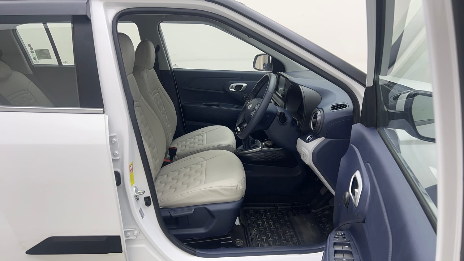 Used 2026 Hyundai Exter 1.2 Kappa Dual CNG MT HX 8 Cng Manual interior RIGHT SIDE FRONT DOOR CABIN VIEW