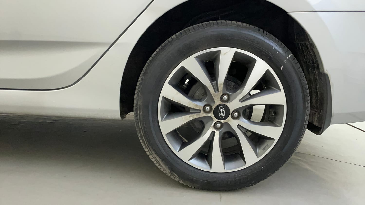 Used 2016 Hyundai Fluidic Verna 4S 1.6 VTVT SX Petrol Manual tyres LEFT REAR TYRE RIM VIEW