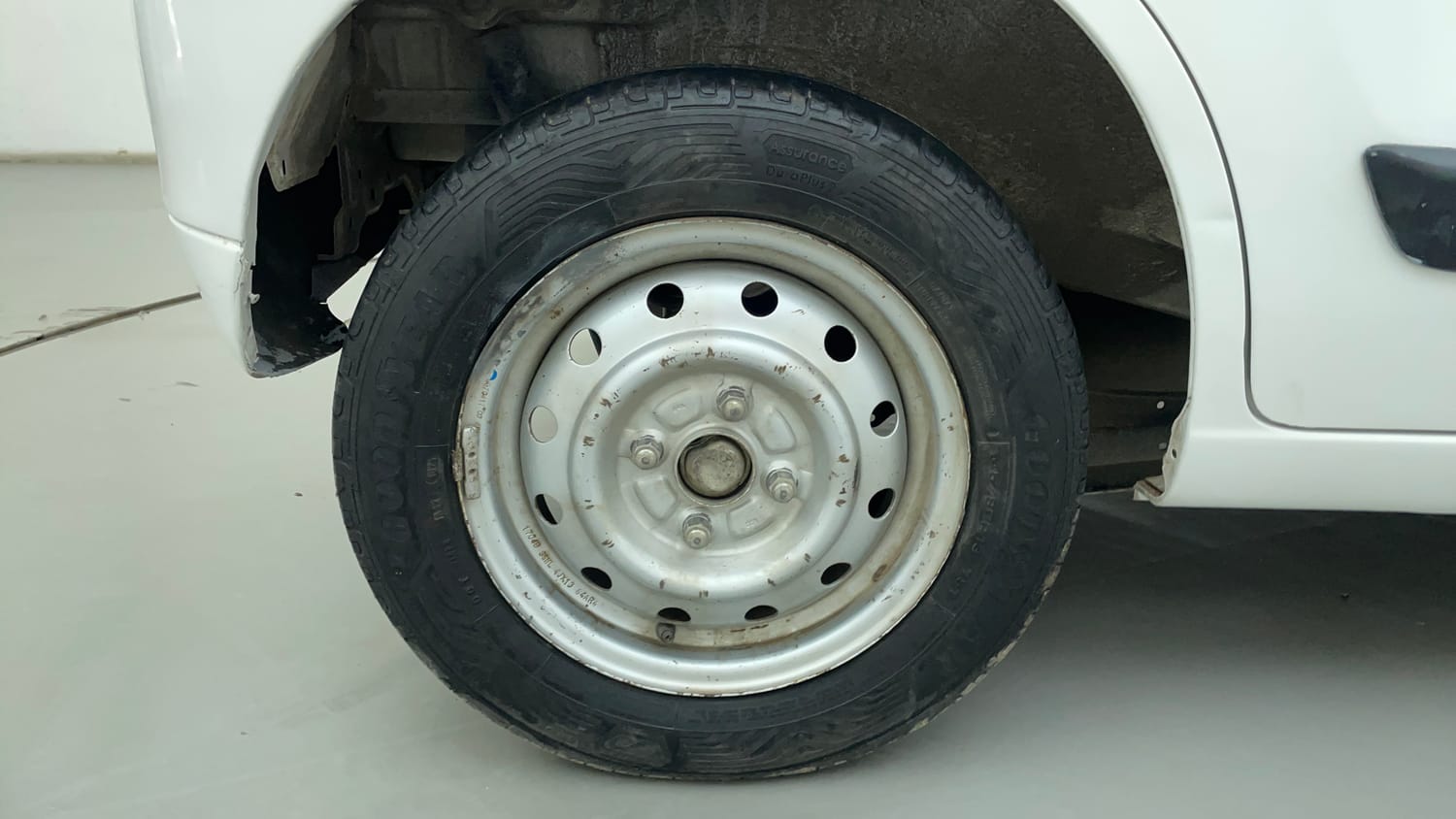 Used 2017 Maruti Suzuki Wagon R LXI CNG Cng Manual tyres RIGHT REAR TYRE RIM VIEW