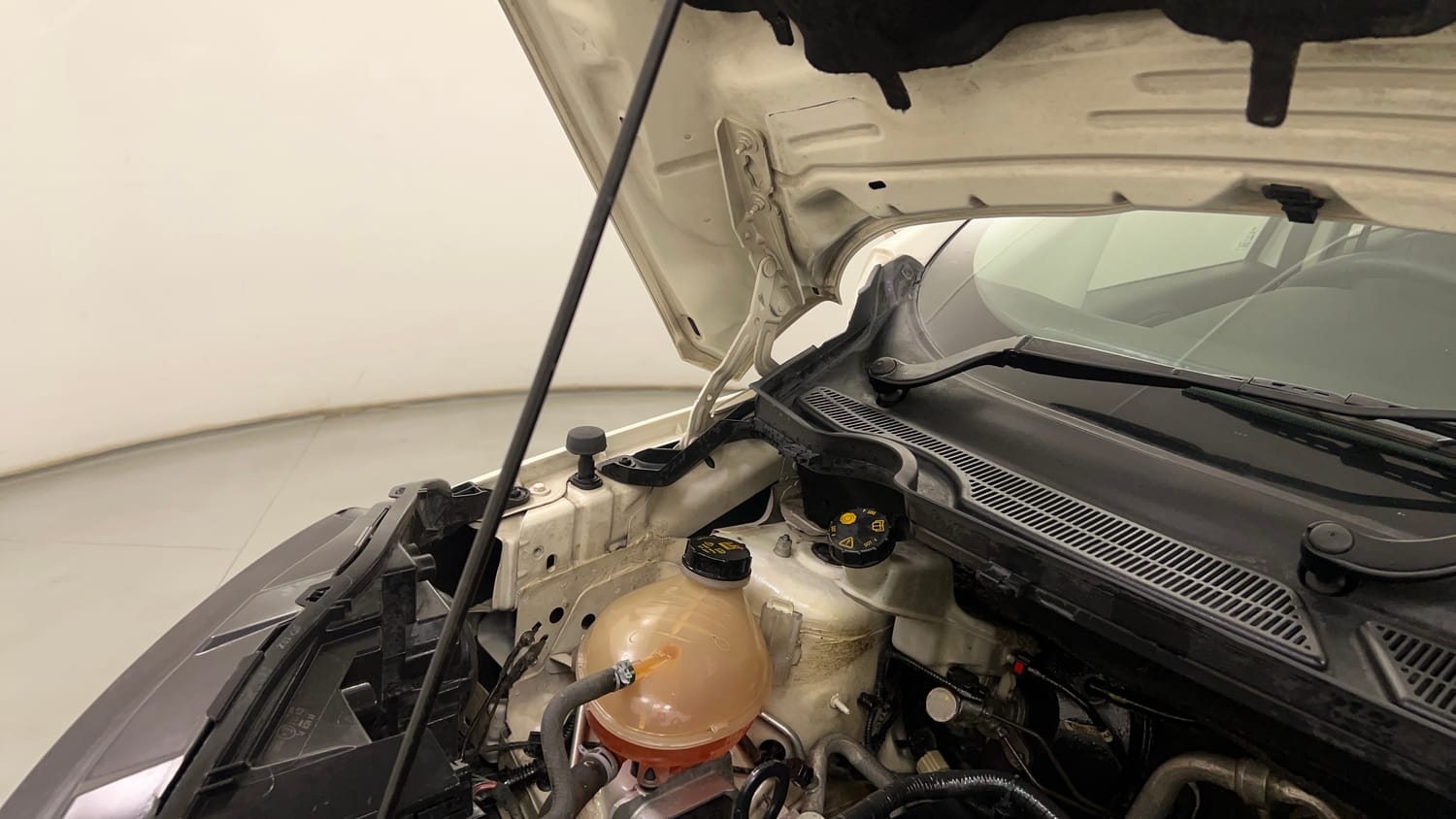 Used 2021 Ford EcoSport Trend 1.5L Ti-VCT Petrol Manual engine ENGINE RIGHT SIDE HINGE & APRON VIEW