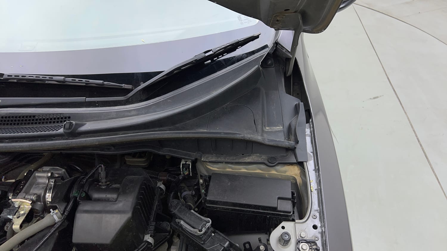 Used 2022 Honda City 4th Generation V Petrol Petrol Manual engine ENGINE LEFT SIDE HINGE & APRON VIEW