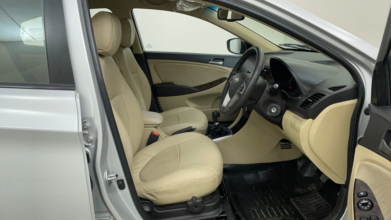 Used 2016 Hyundai Fluidic Verna 4S 1.6 VTVT SX Petrol Manual interior RIGHT SIDE FRONT DOOR CABIN VIEW