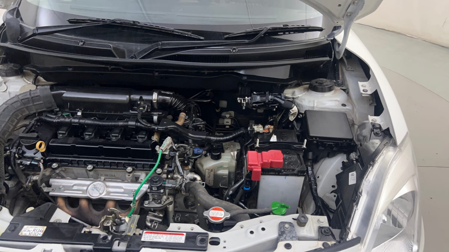 Used 2022 Maruti Suzuki Swift ZXi AMT Petrol Automatic engine ENGINE LEFT SIDE HINGE & APRON VIEW
