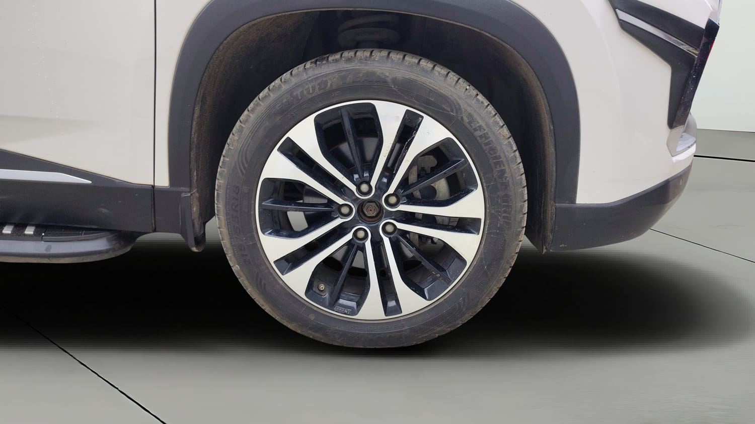 Used 2022 MG Motors Hector Sharp 1.5 Petrol CVT Petrol Automatic tyres RIGHT FRONT TYRE RIM VIEW