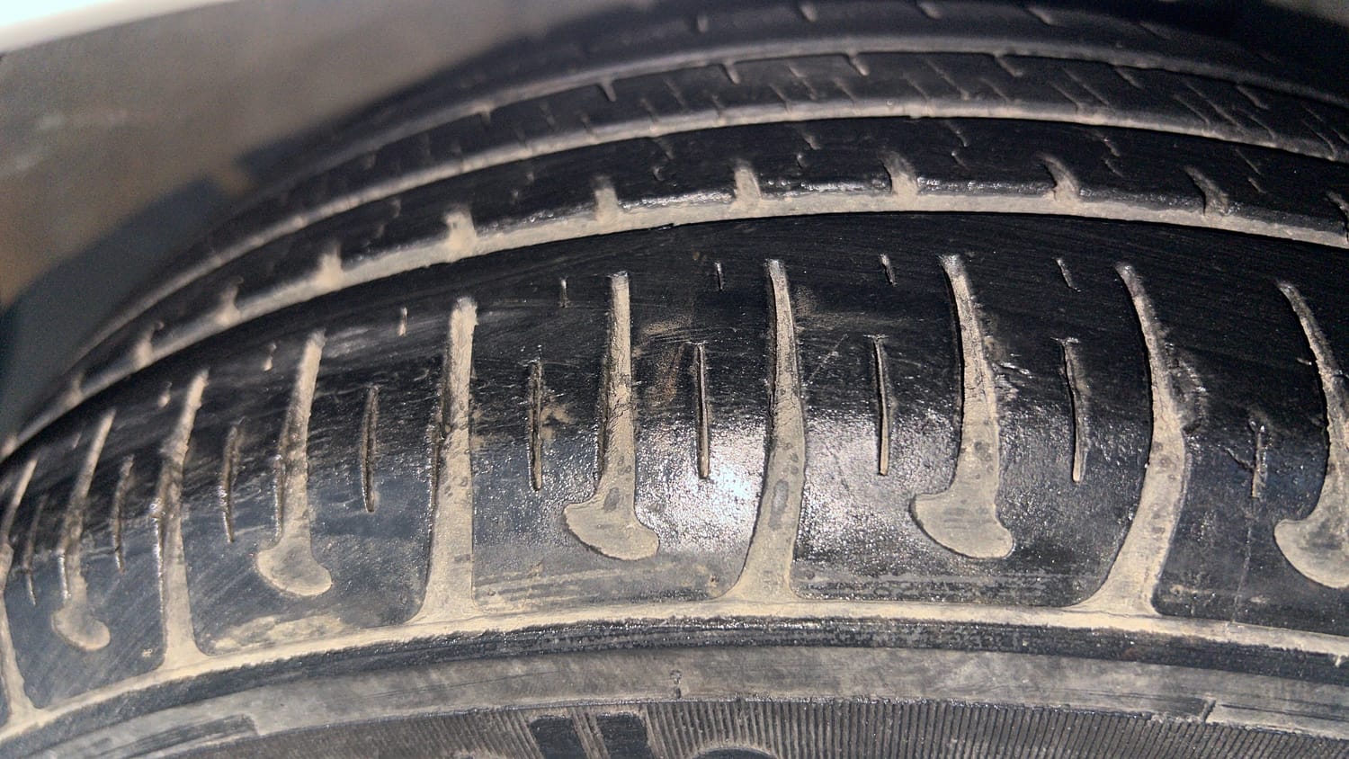 Used 2017 Hyundai Grand i10 Magna 1.2 Kappa VTVT Petrol Manual tyres RIGHT FRONT TYRE TREAD VIEW