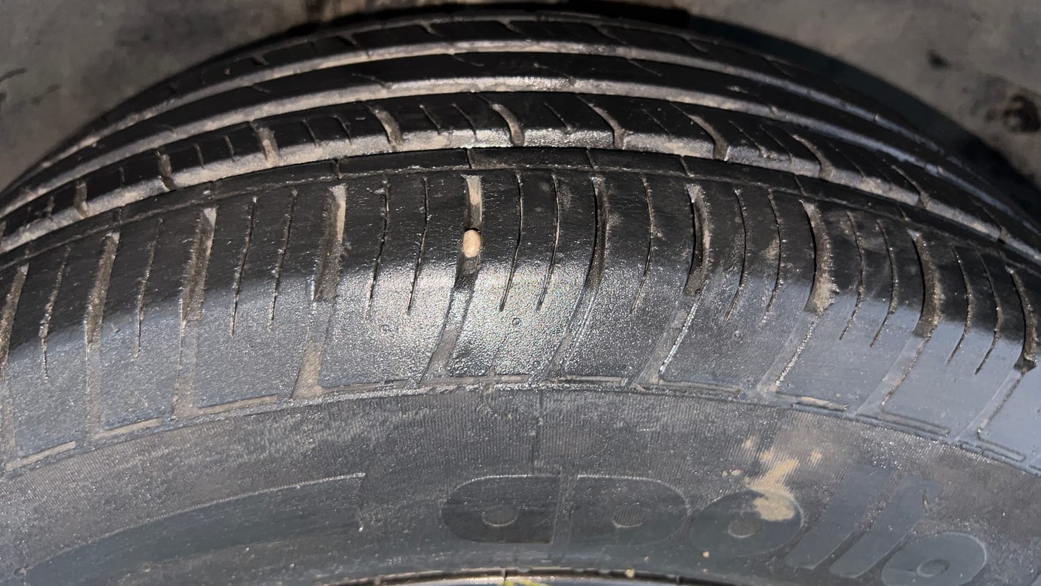 Used 2022 Tata Harrier XTA Plus Dark Edition Diesel Automatic tyres RIGHT FRONT TYRE TREAD VIEW