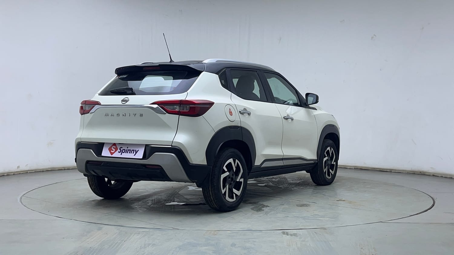 Used 2021 Nissan Magnite XV Dual Tone Petrol Manual exterior RIGHT REAR CORNER VIEW