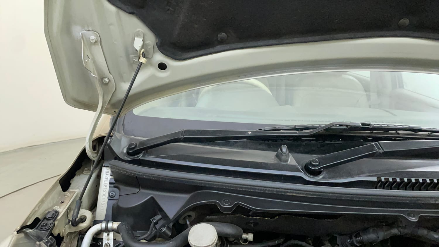Used 2017 Maruti Suzuki Ertiga ZDI + SHVS Diesel Manual engine ENGINE RIGHT SIDE HINGE & APRON VIEW