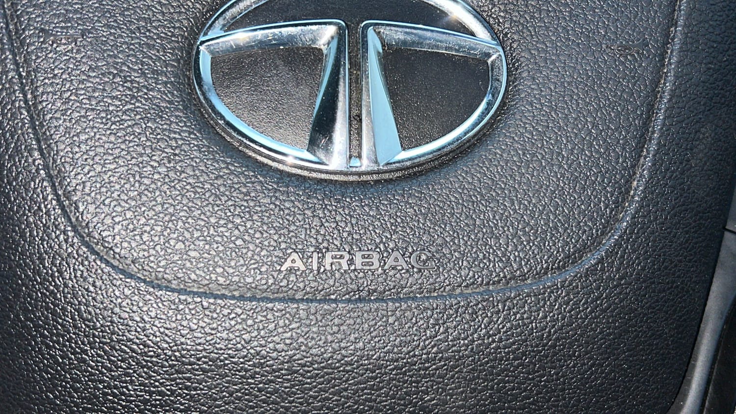 Used 2022 Tata Harrier XTA Plus Dark Edition Diesel Automatic top_features Airbags