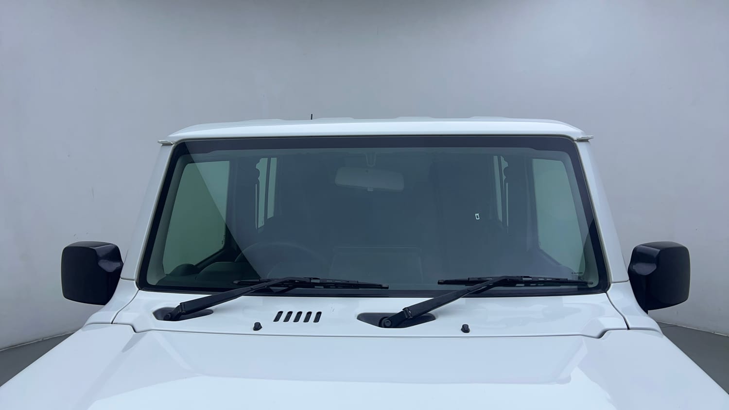 Used 2023 Maruti Suzuki Jimny Alpha AT Petrol Automatic exterior FRONT WINDSHIELD VIEW