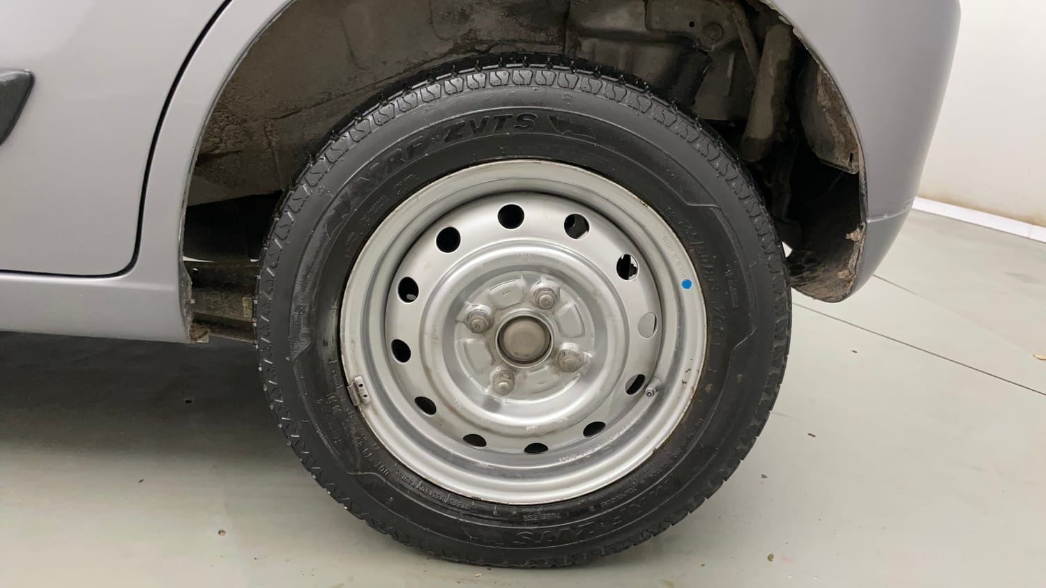 Used 2015 Maruti Suzuki Wagon R LXI Petrol Manual tyres LEFT REAR TYRE RIM VIEW