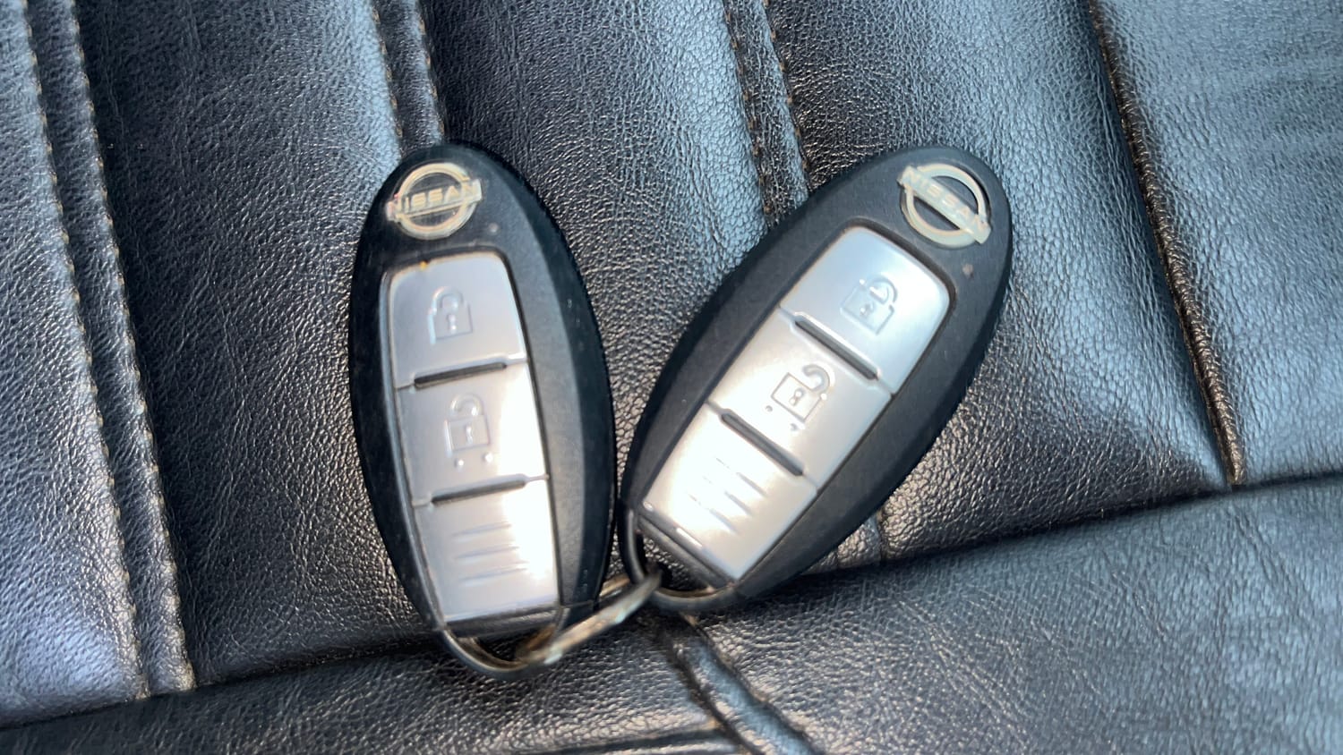 Used 2021 Nissan Magnite XV Dual Tone Petrol Manual extra CAR KEY VIEW