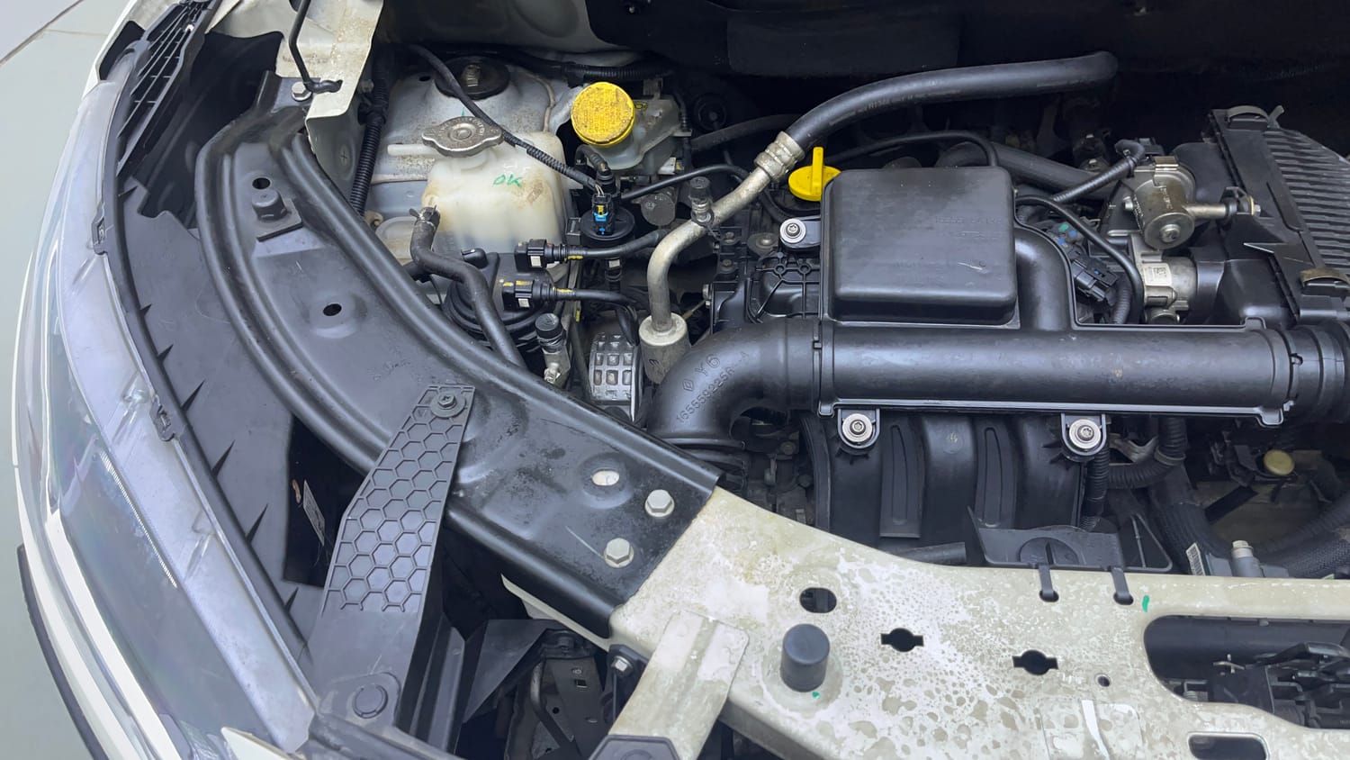 Used 2021 Nissan Magnite XV Dual Tone Petrol Manual engine ENGINE RIGHT SIDE VIEW