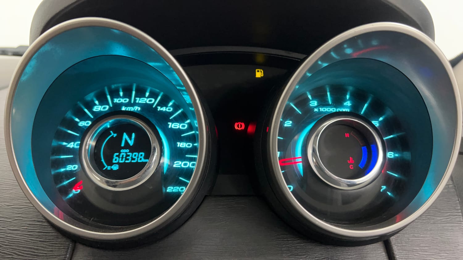 Used 2019 Mahindra XUV500 W9 Diesel Manual interior CLUSTERMETER VIEW