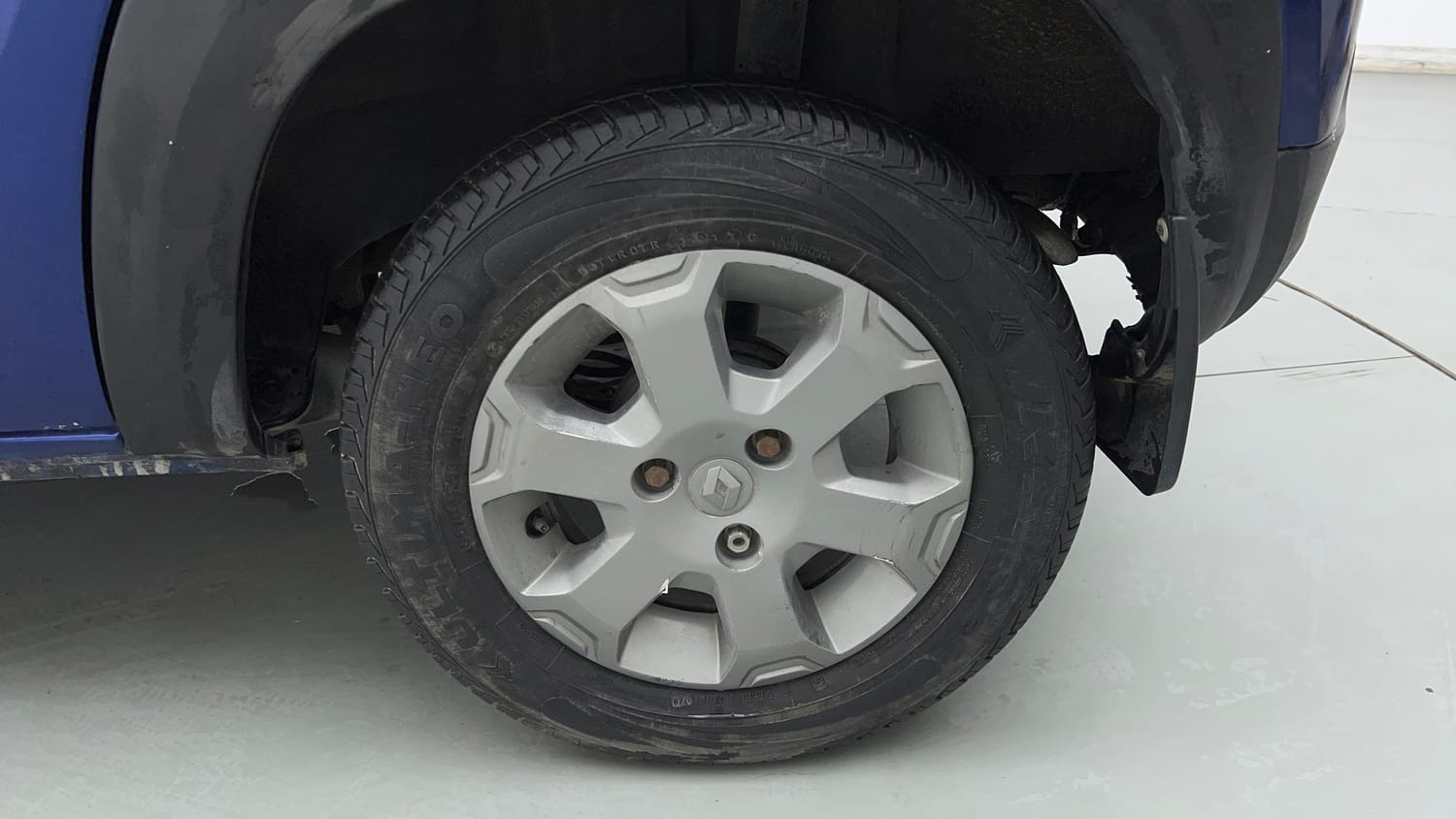 Used 2017 Renault Kwid CLIMBER 1.0 AMT Petrol Automatic tyres LEFT REAR TYRE RIM VIEW