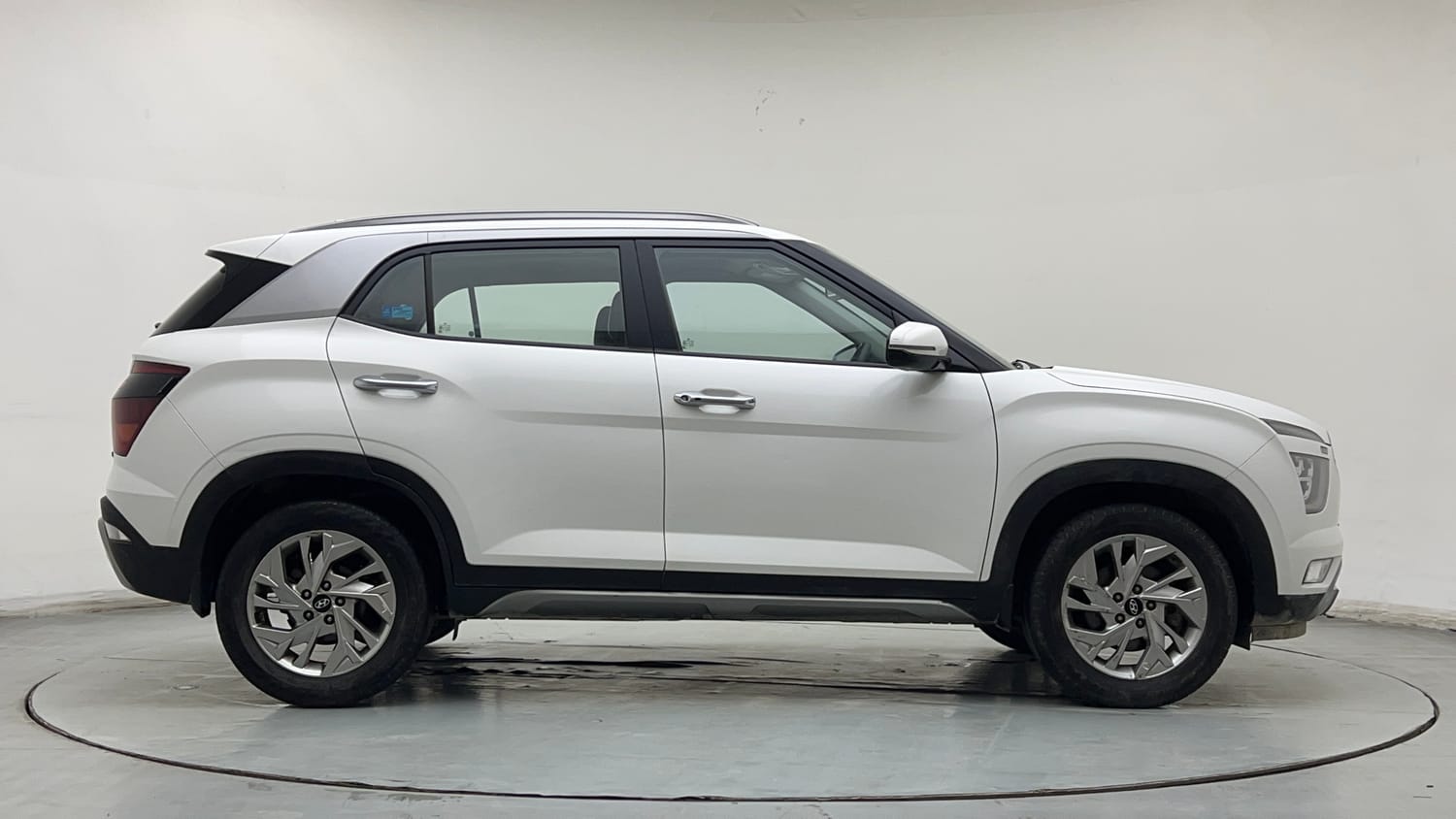 Used 2023 Hyundai Creta SX 1.5 Petrol Petrol Manual exterior RIGHT SIDE VIEW