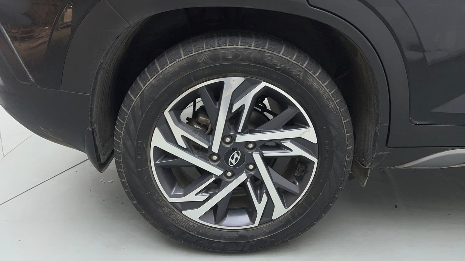 Used 2024 Hyundai Creta 1.5 MPi Petrol MT SX Petrol Manual tyres RIGHT REAR TYRE RIM VIEW