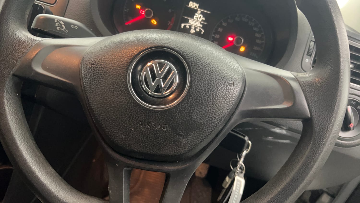 Used 2015 Volkswagen Polo Comfortline 1.2L (P) Petrol Manual top_features Steering mounted controls