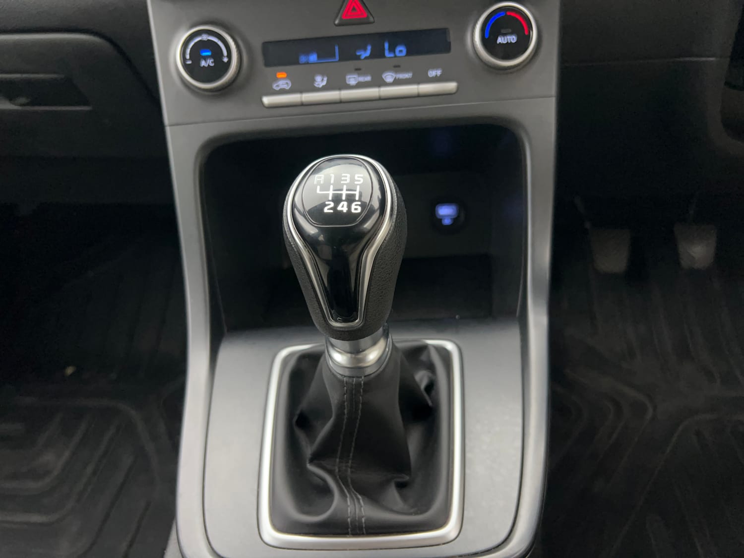 Used 2022 Hyundai Creta S 1.5 Diesel Diesel Manual interior GEAR  KNOB VIEW
