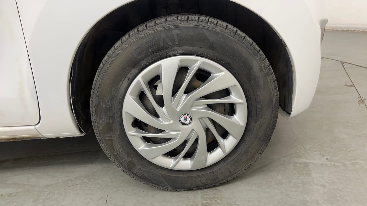 Used 2016 Datsun Redi-GO T (O) Petrol Manual tyres RIGHT FRONT TYRE RIM VIEW