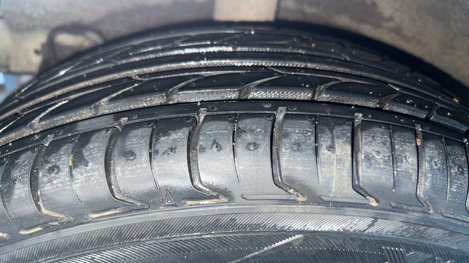 Used 2014 Hyundai Grand i10 Asta AT 1.2 Kappa VTVT Petrol Automatic tyres RIGHT REAR TYRE TREAD VIEW