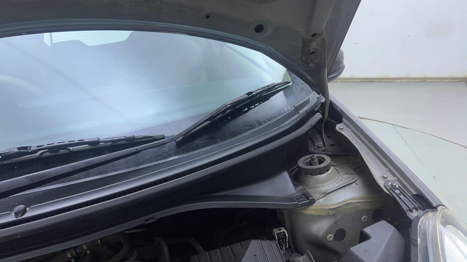 Used 2018 Honda Brio S (O)MT Petrol Manual engine ENGINE LEFT SIDE HINGE & APRON VIEW