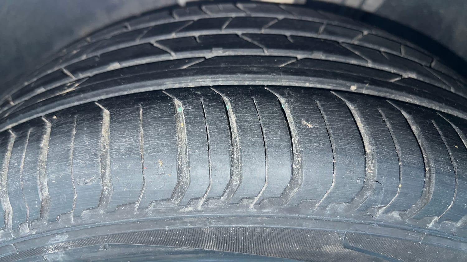 Used 2023 Skoda Slavia Ambition 1.0L TSI MT Petrol Manual tyres LEFT FRONT TYRE TREAD VIEW