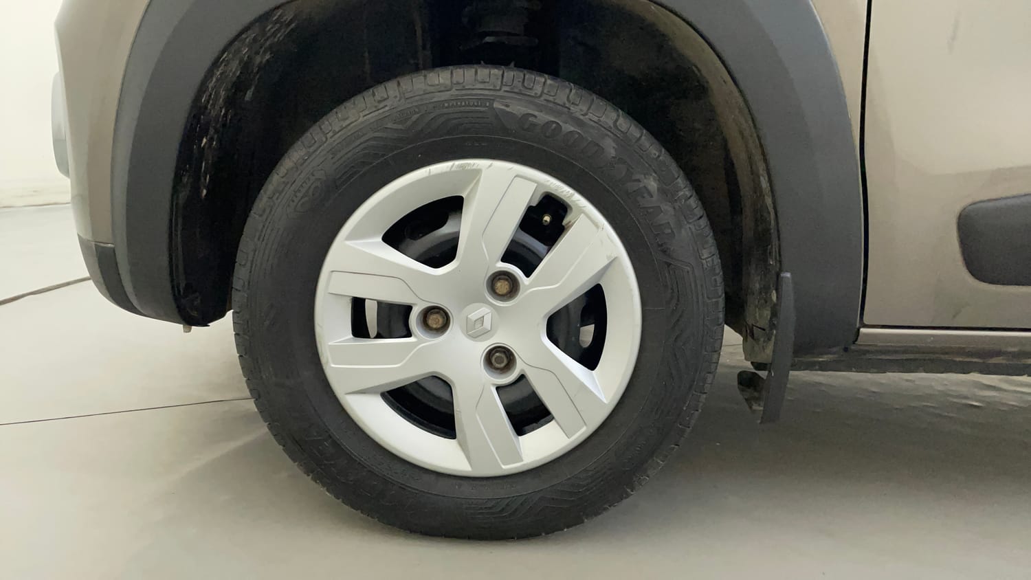 Used 2016 Renault Kwid RXT Petrol Manual tyres LEFT FRONT TYRE RIM VIEW