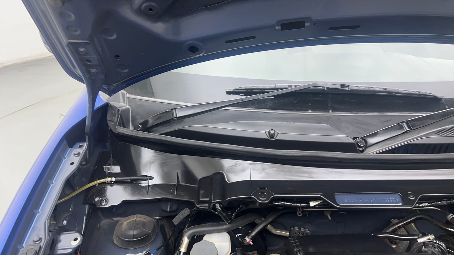 Used 2021 Maruti Suzuki Celerio ZXi Plus Petrol Manual engine ENGINE RIGHT SIDE HINGE & APRON VIEW