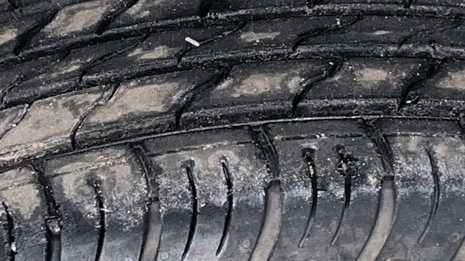 Used 2024 Renault Kiger RXL Petrol Manual tyres LEFT FRONT TYRE TREAD VIEW