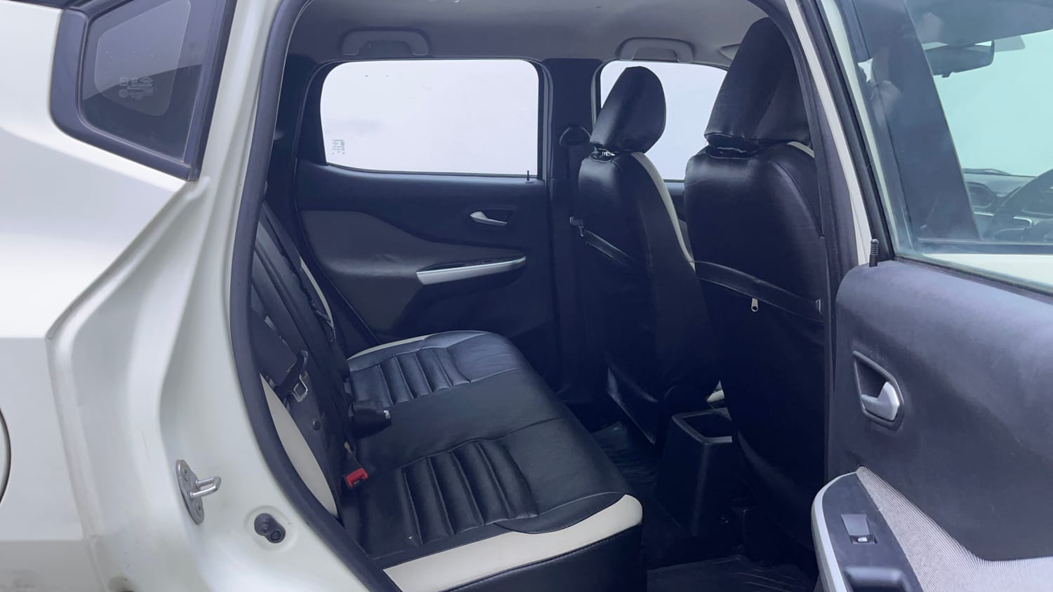 Used 2021 Nissan Magnite XV Dual Tone Petrol Manual interior RIGHT SIDE REAR DOOR CABIN VIEW