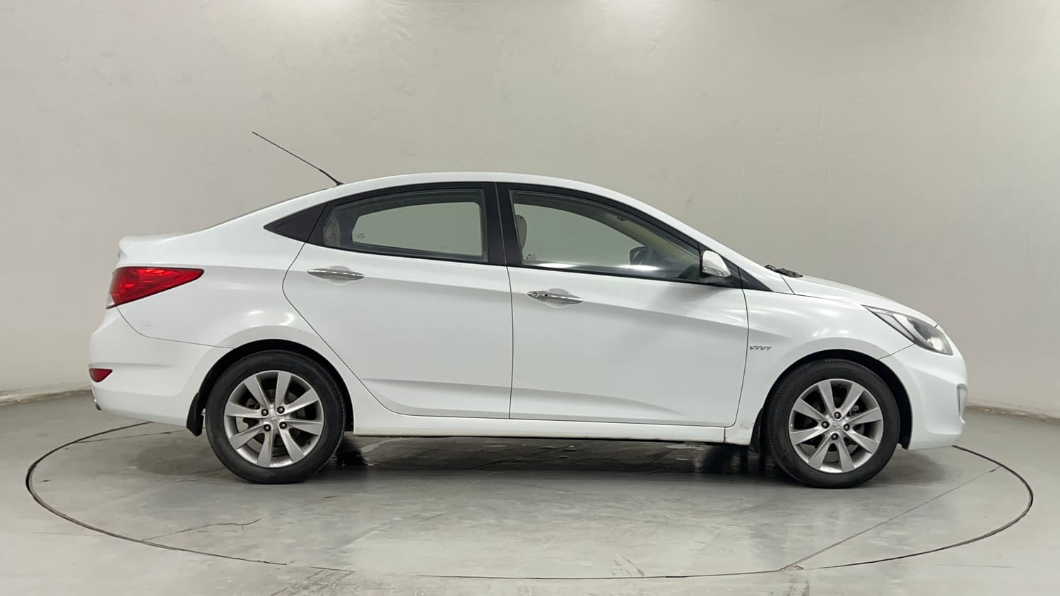 Used 2013 Hyundai Verna Fluidic 1.6 VTVT SX Opt Petrol Manual exterior RIGHT SIDE VIEW