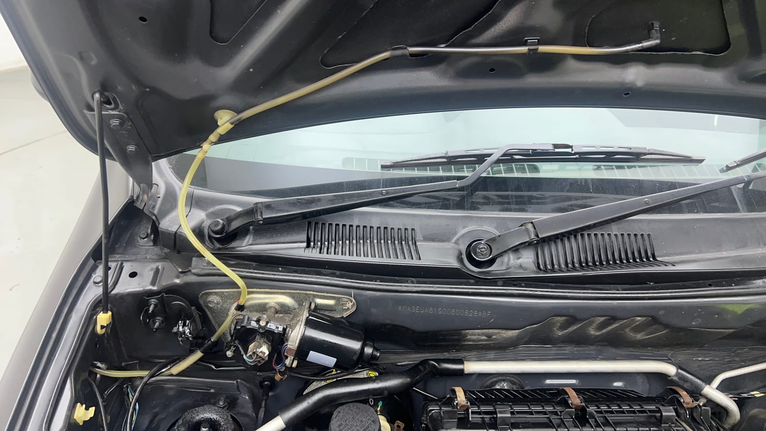 Used 2015 Maruti Suzuki Alto 800 Lxi Petrol Manual engine ENGINE RIGHT SIDE HINGE & APRON VIEW