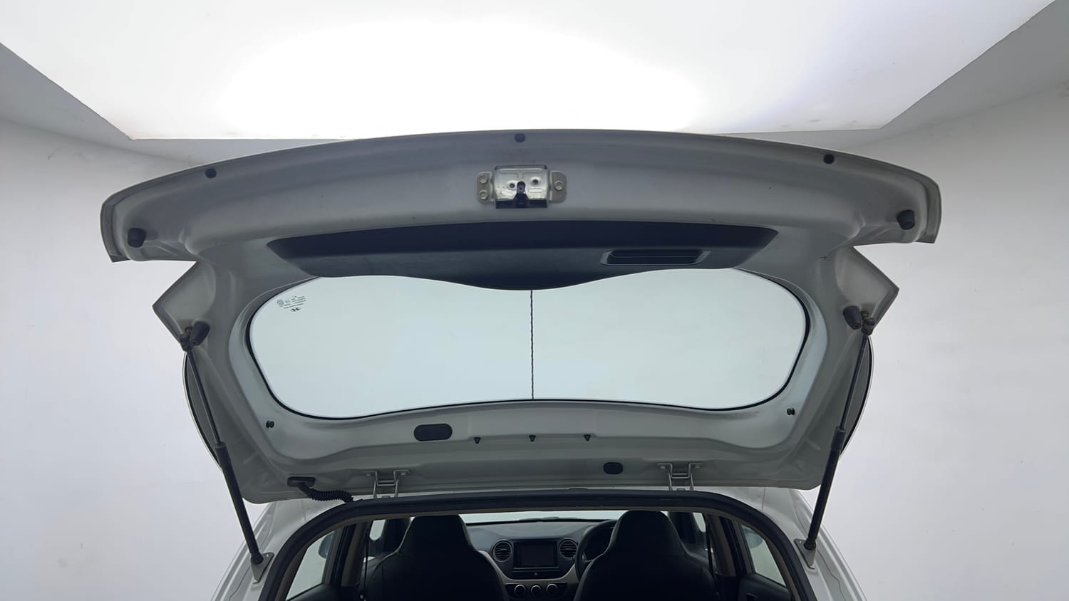 Used 2017 Hyundai Grand i10 Magna 1.2 Kappa VTVT Petrol Manual interior DICKY DOOR OPEN VIEW