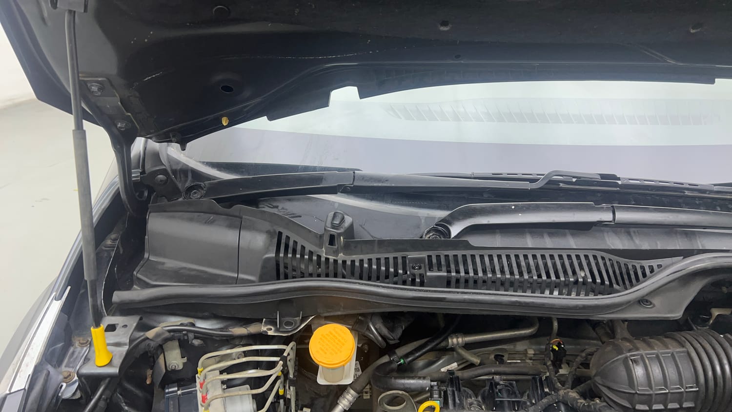 Used 2021 Tata Altroz XM Petrol Petrol Manual engine ENGINE RIGHT SIDE HINGE & APRON VIEW