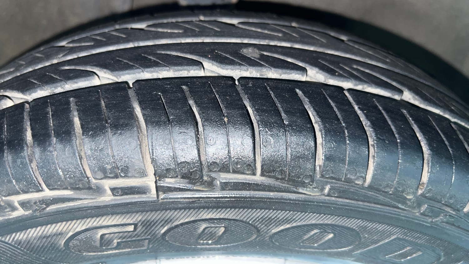 Used 2015 Maruti Suzuki Alto 800 Lxi Petrol Manual tyres RIGHT FRONT TYRE TREAD VIEW