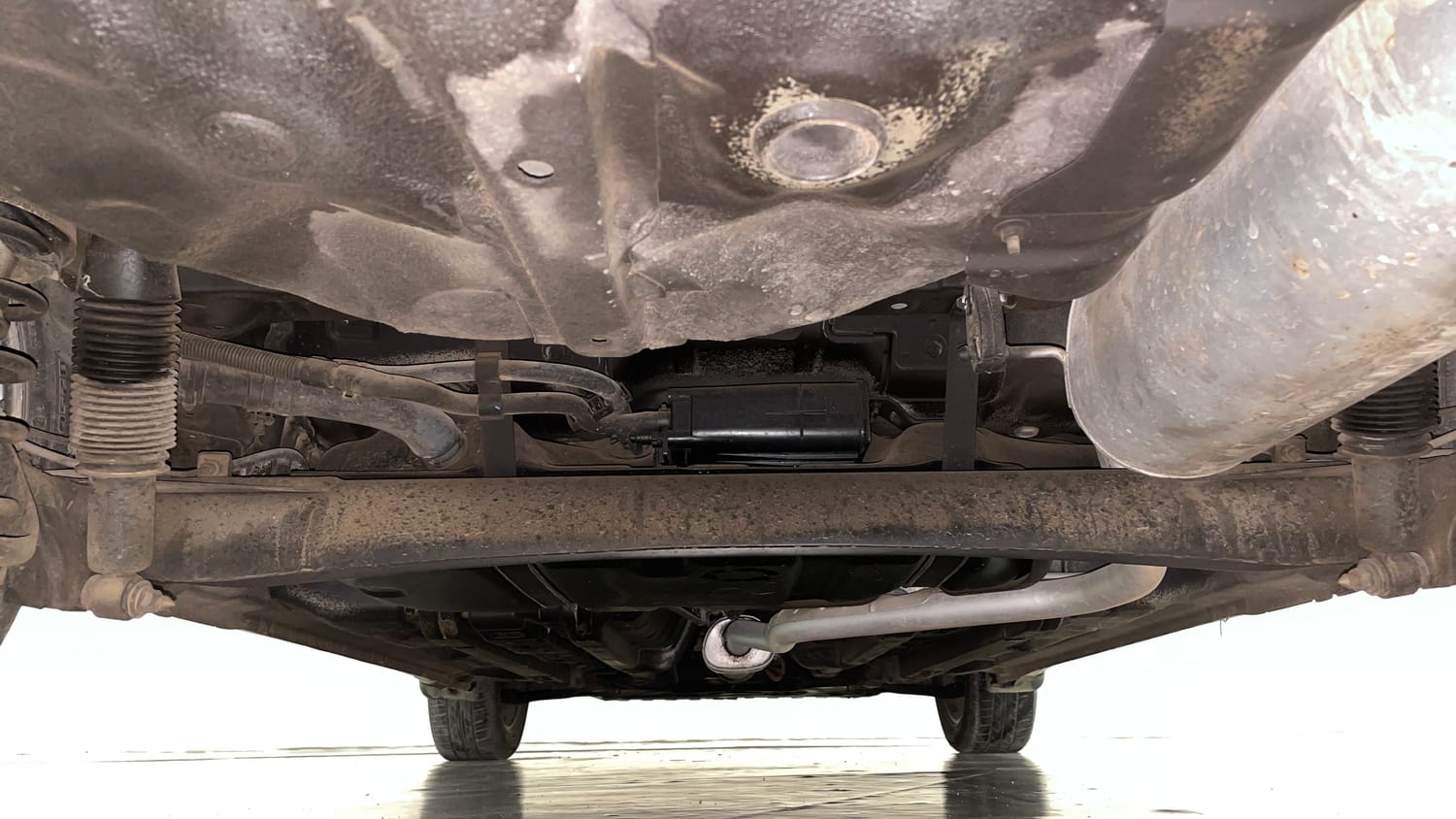 Used 2016 Hyundai Fluidic Verna 4S 1.6 VTVT SX Petrol Manual extra REAR UNDERBODY VIEW (TAKEN FROM REAR)
