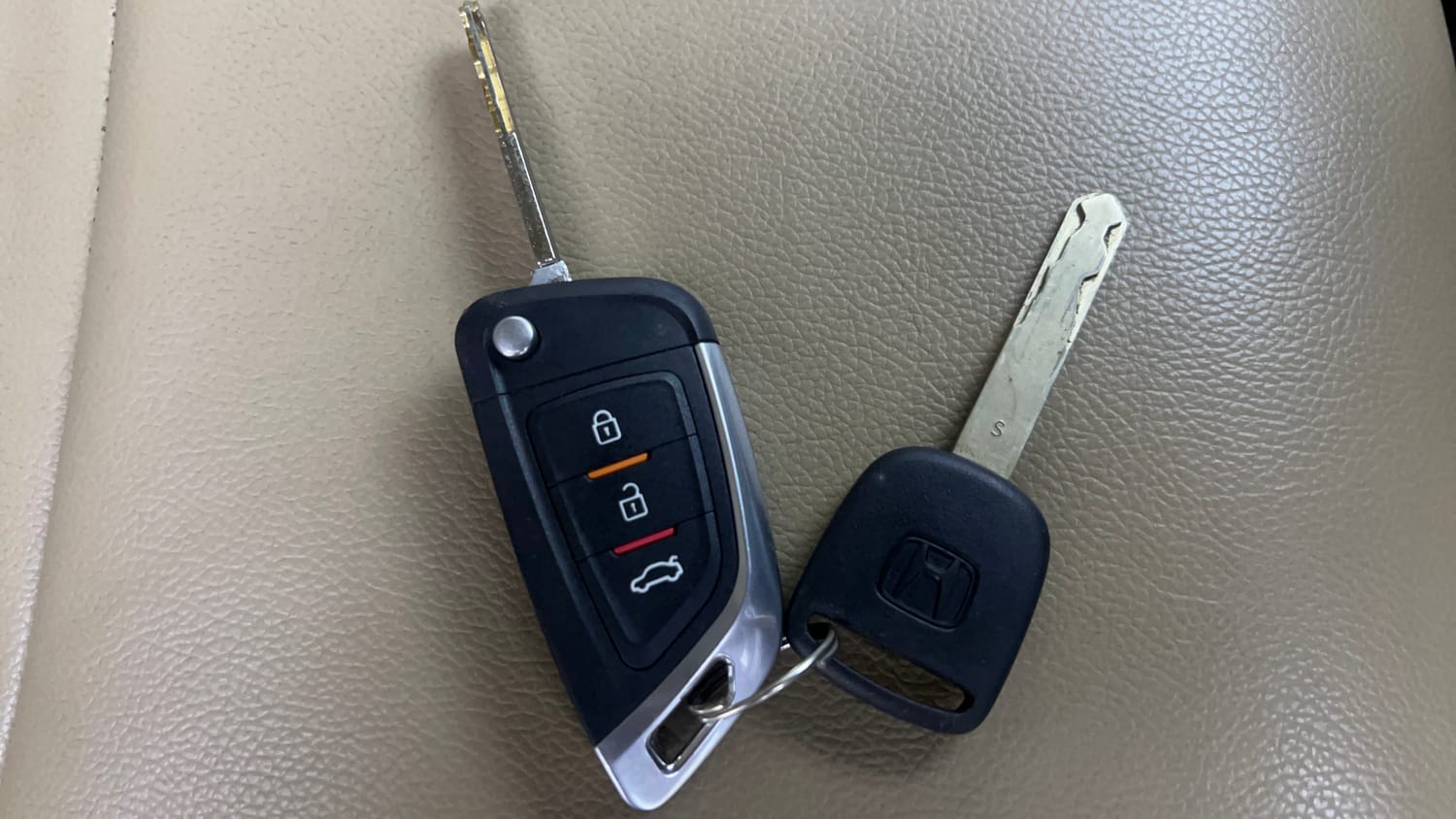 Used 2018 Honda Brio S (O)MT Petrol Manual extra CAR KEY VIEW