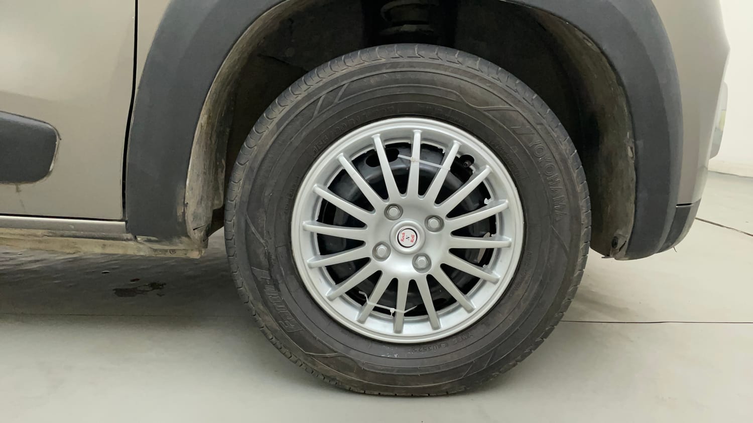 Used 2016 Renault Kwid RXT Petrol Manual tyres RIGHT FRONT TYRE RIM VIEW