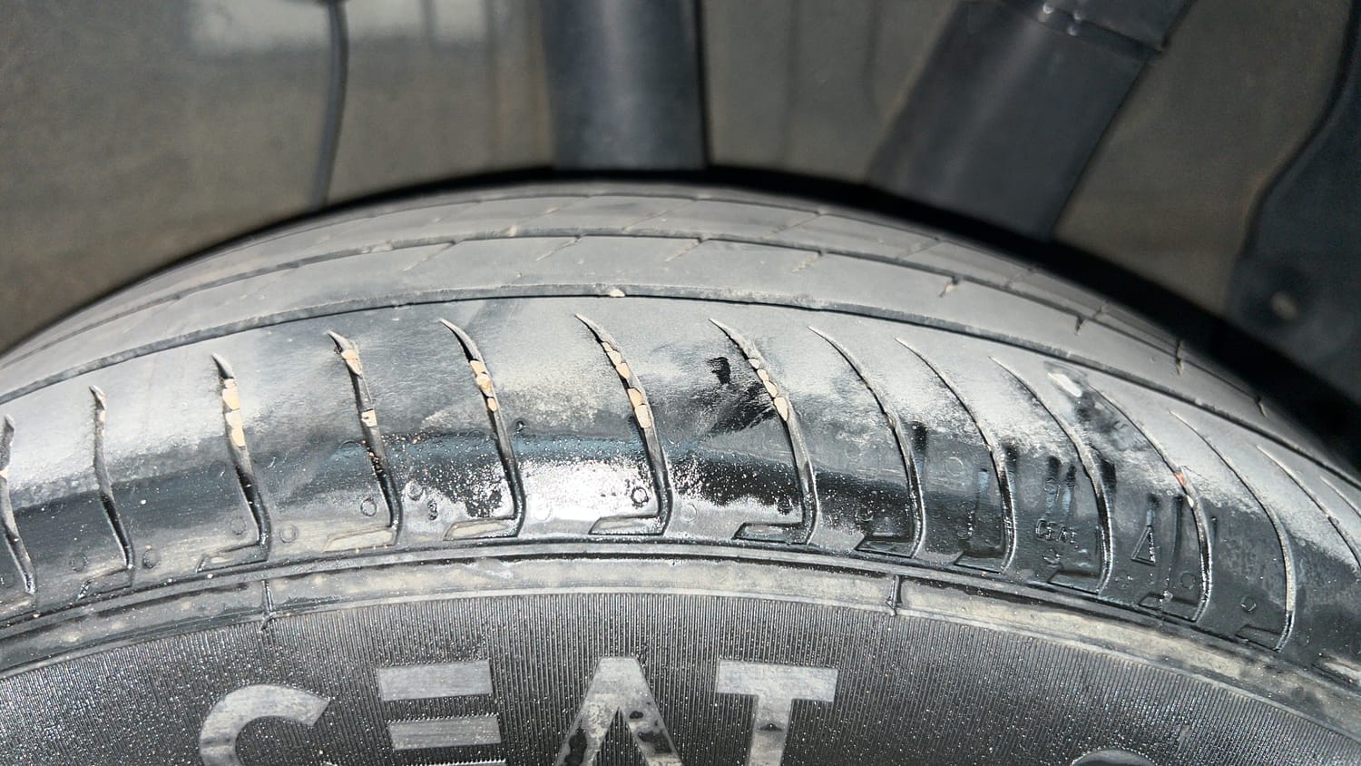 Used 2023 Hyundai Exter SX (O) Connect 1.2 MT Dual Tone Petrol Manual tyres LEFT REAR TYRE TREAD VIEW