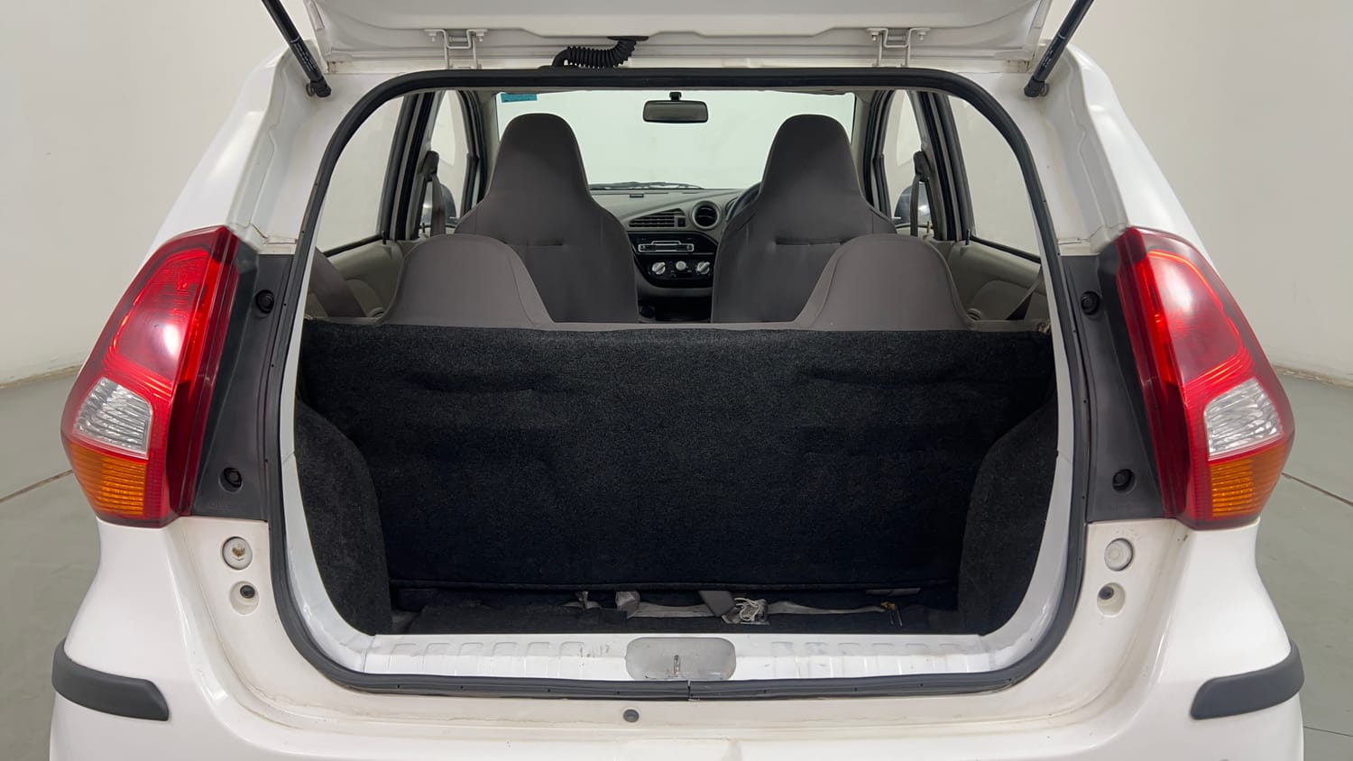 Used 2016 Datsun Redi-GO T (O) Petrol Manual interior DICKY INSIDE VIEW